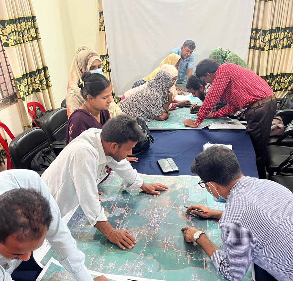 Crowd mapping session with frontline workers